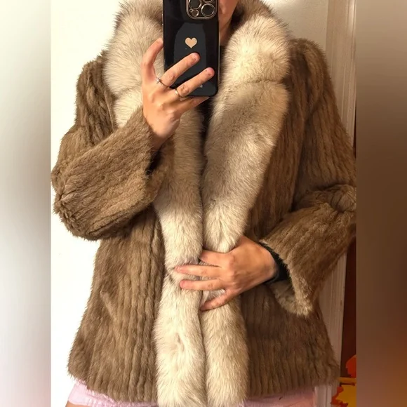 Brown stripped mink fur jacket coat with blue Fox trim - Picture 7 of 16